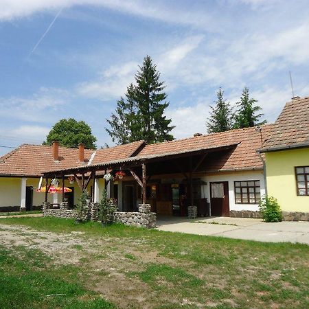 Toldi Vendégház Hotel Felsőtold Exterior foto